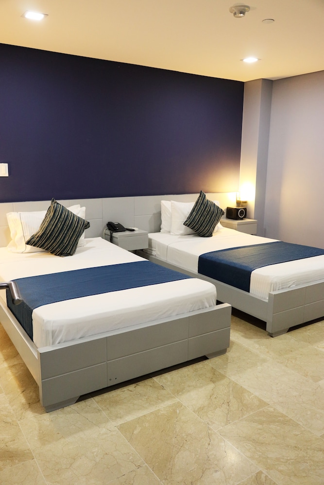 HOTEL LLERAS 10 29/63