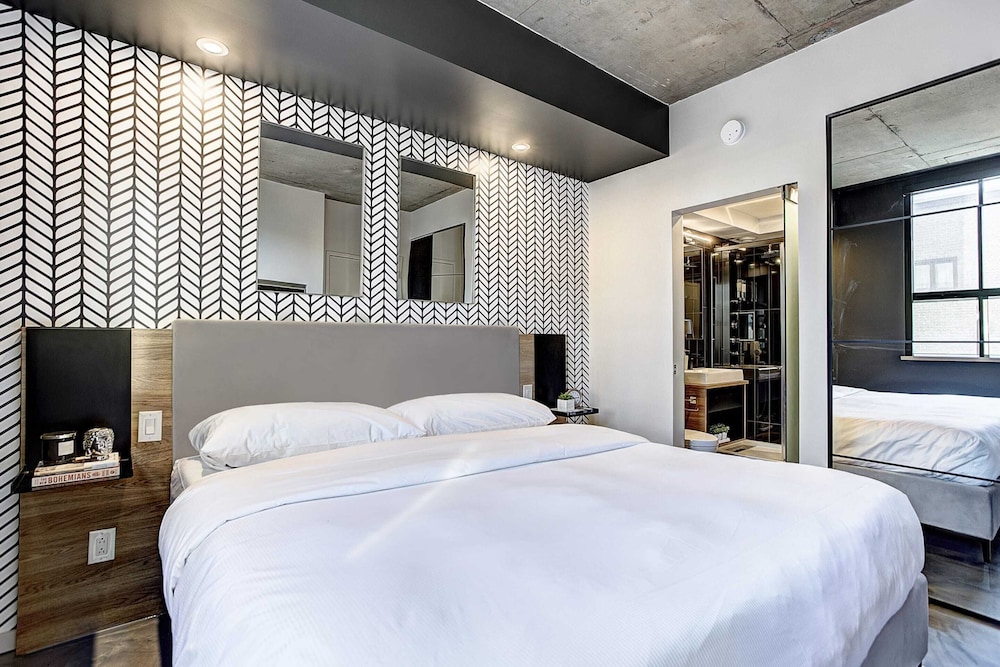 Pierce Boutique Apartments 32/73