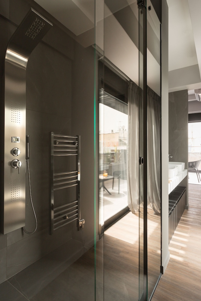 LUX&EASY Athens Downtown Apartments 50/50