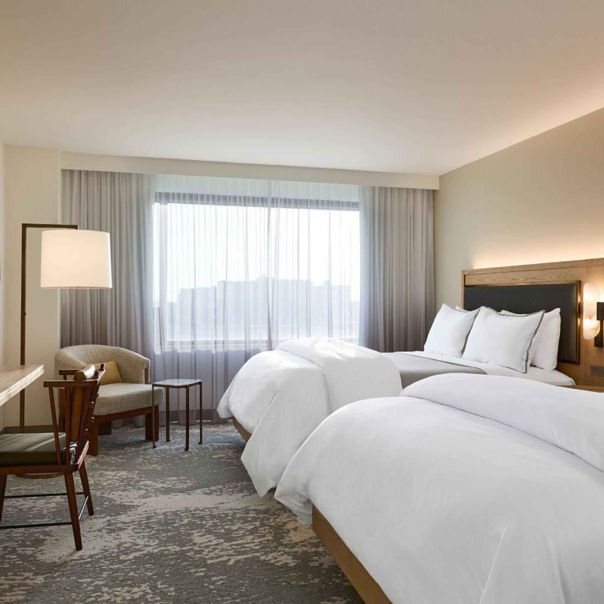 Traditional, 2 Queen Beds, Bathtub, Accessible