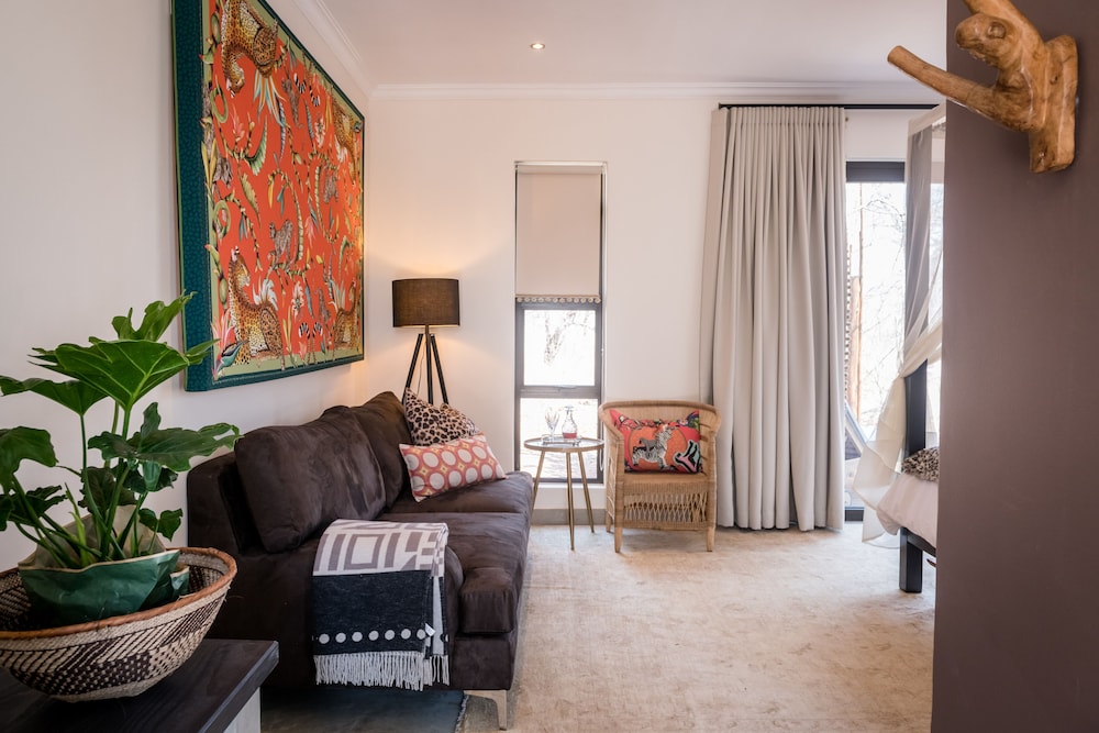 Safari Moon Luxury Bush Lodge 23/50