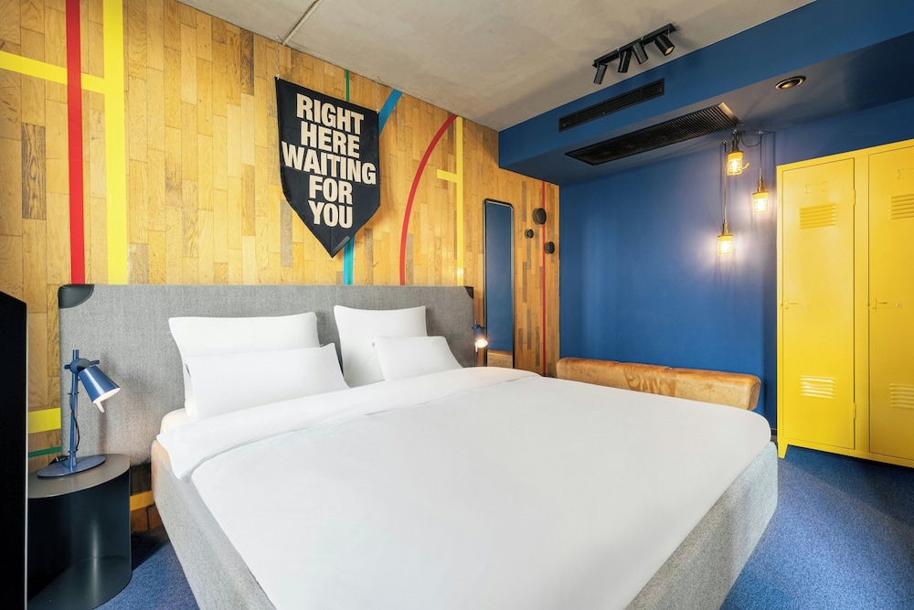 Retro, King Bed