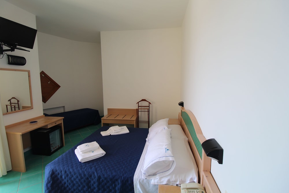 Hotel America 37/64