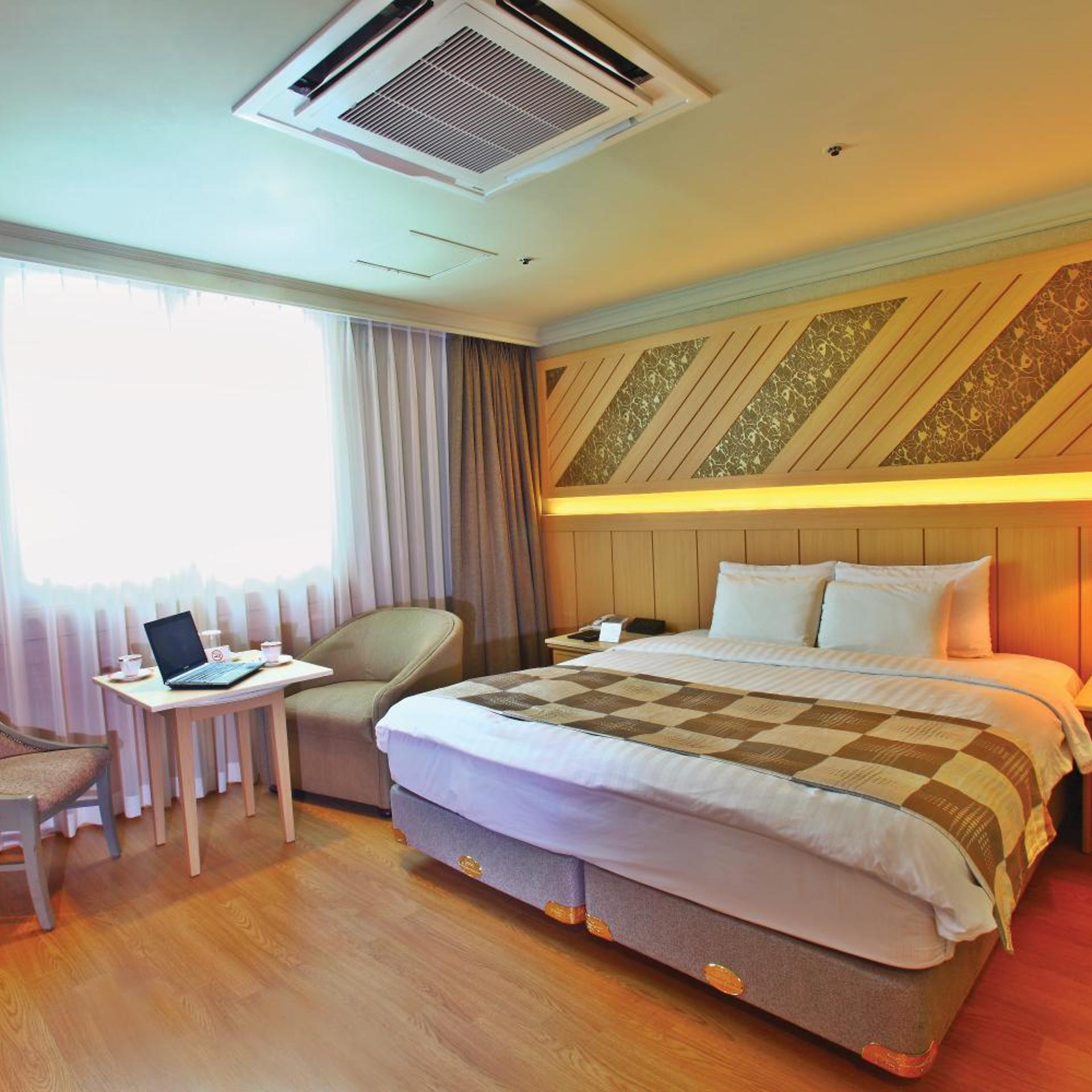 Superior, King Bed