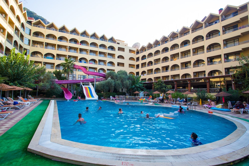 Golmar Beach Hotel 68/73