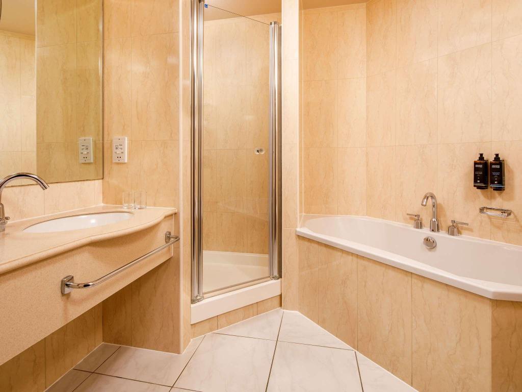 The Luxury Central Cardiff Signature Hotel By Belvilla 47/48