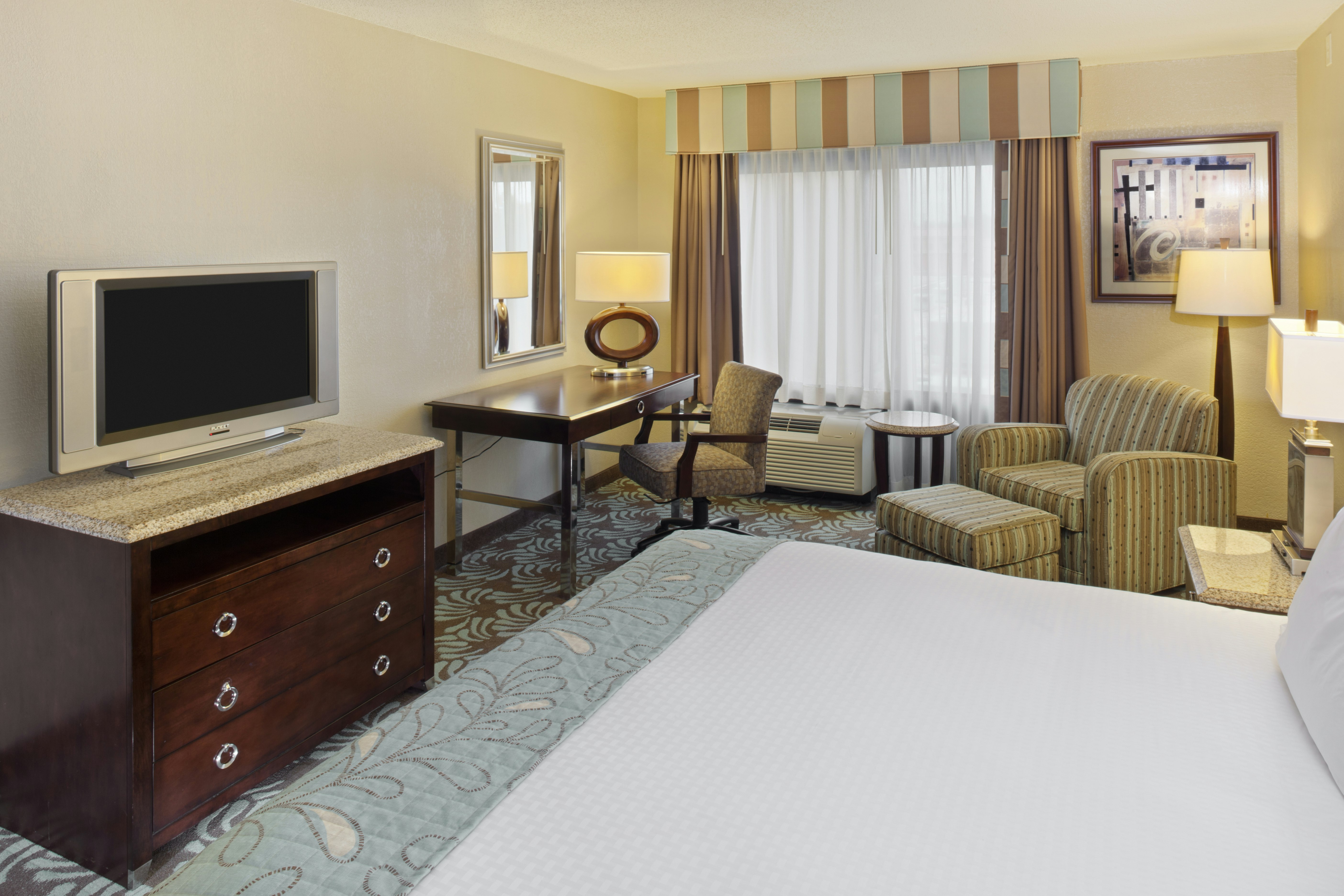 ROOM, KING BED