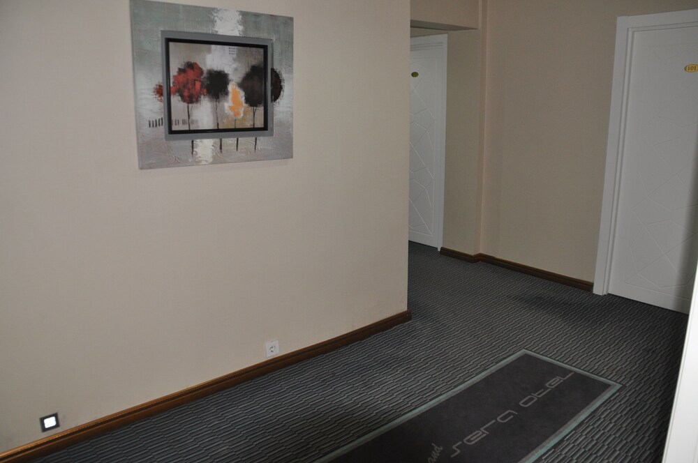 Grand Sera Hotel 13/50