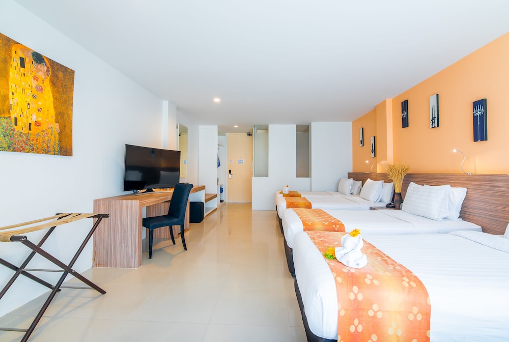 ROOM, QUADRUPLE