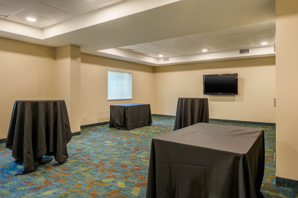 Candlewood Suites Fort Myers - Sanibel Gateway, an IHG Hotel 31/43