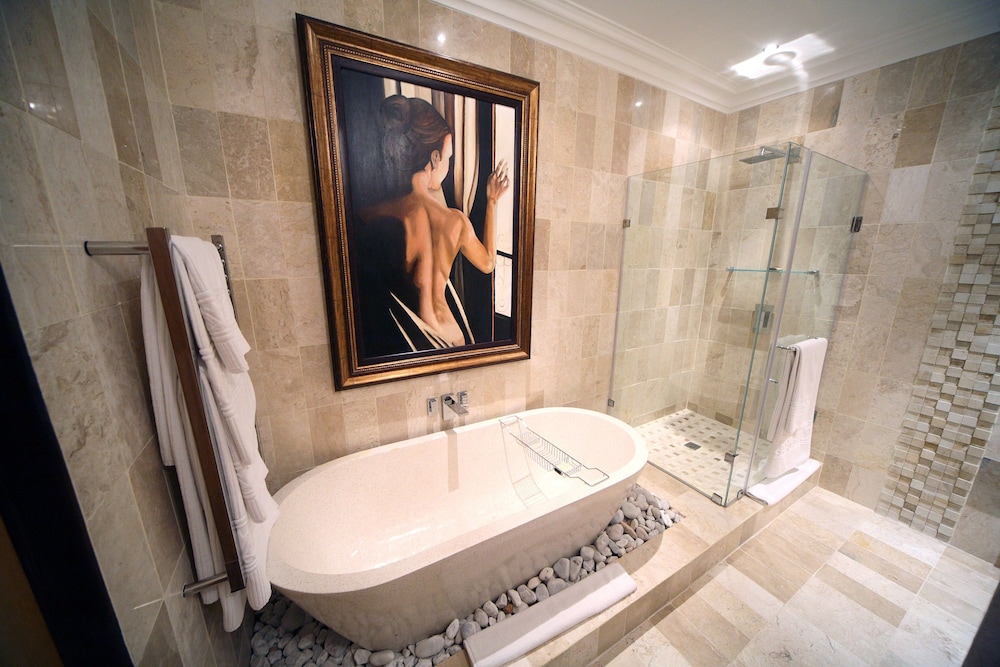 Fusion Boutique Hotel 66/68