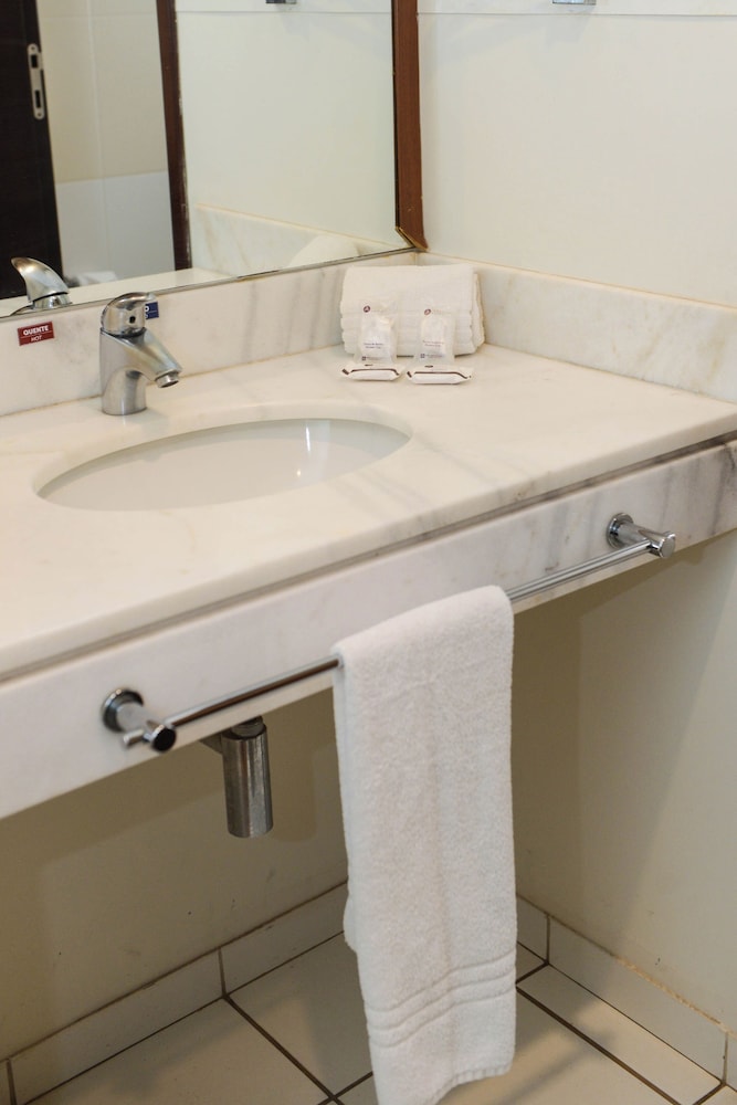Astron Hotel Bauru 48/50