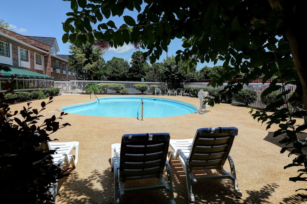 Country Inn & Suites by Radisson, Charlotte I-85 Airport, NC 25/47