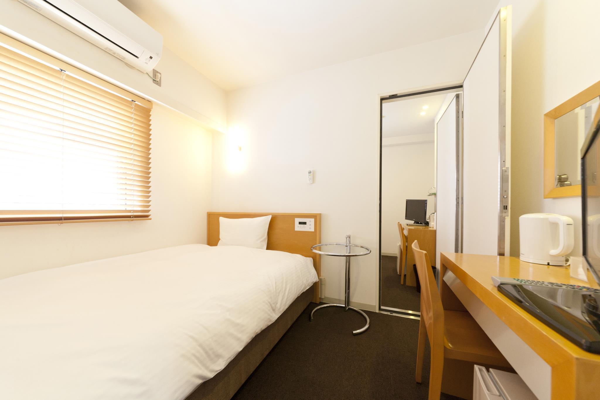 Connecting, Double Bed