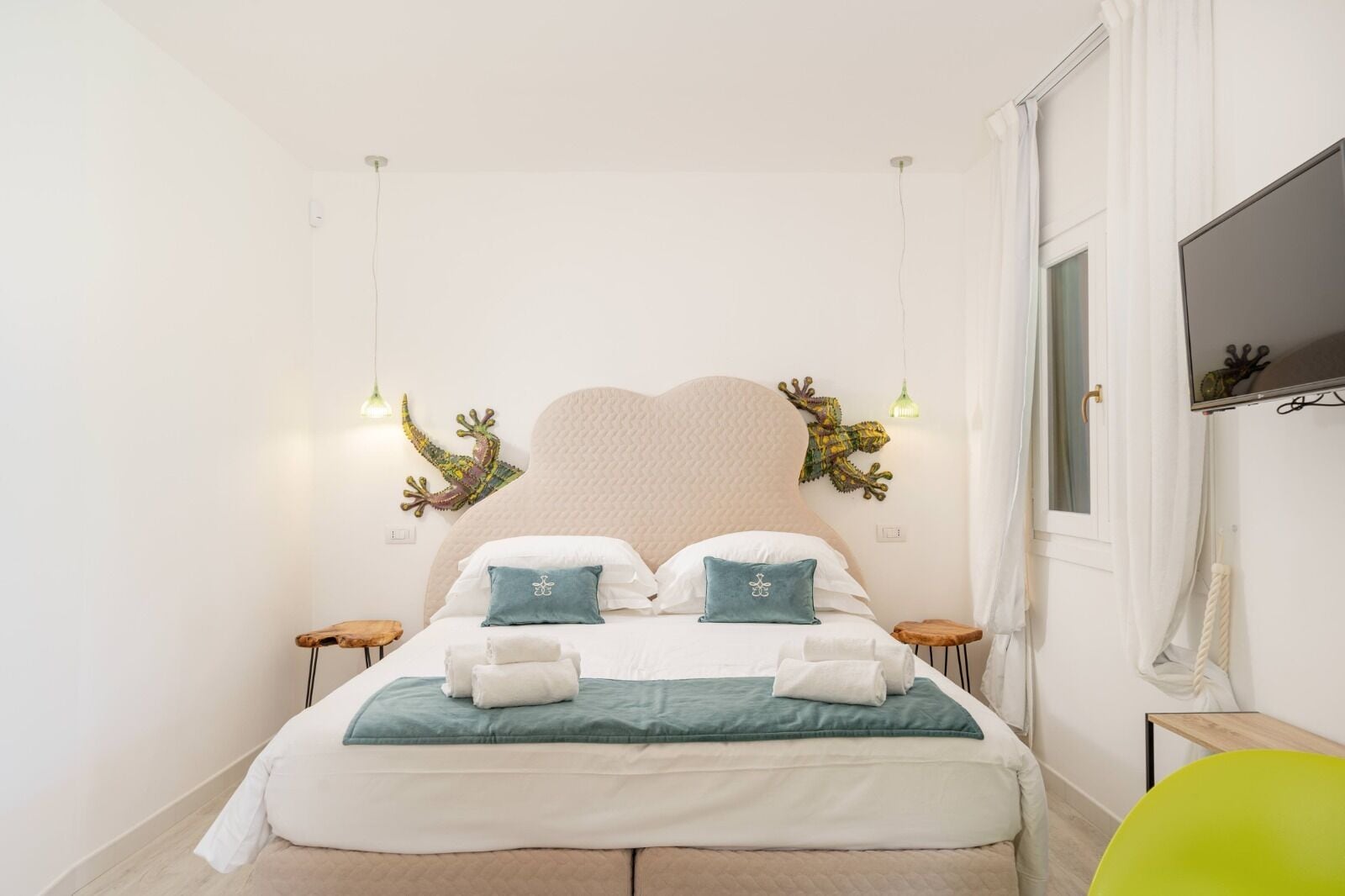 COMFORT, KING BED