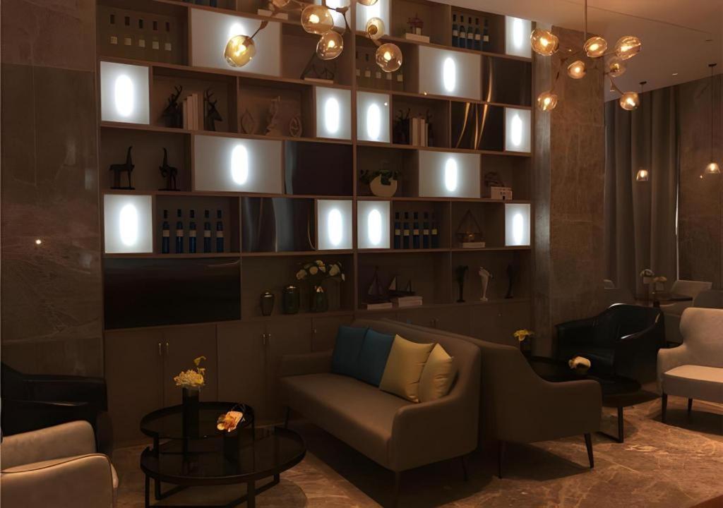 Echarm Hotel (Jingjiang Zhongzhou Road, Fanggu Street) 32/42