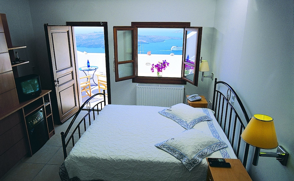 THEOXENIA(FIRA) 10/56
