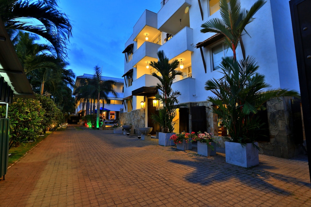ST. LACHLAN HOTEL AND SUITES 55/64
