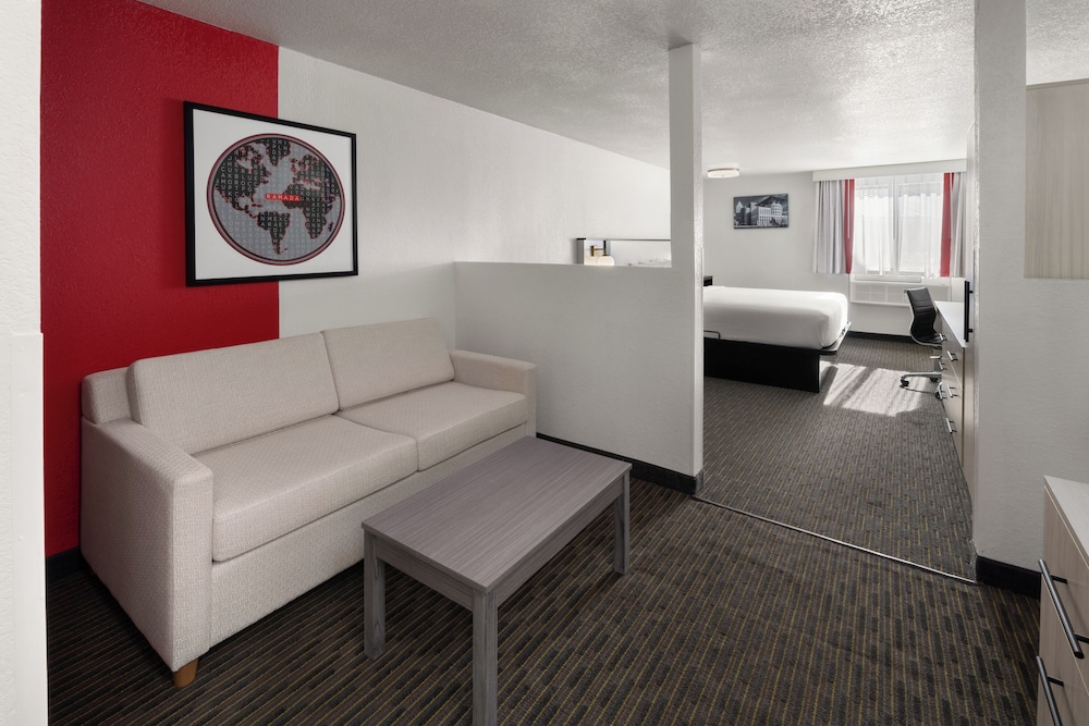 SYLO Hotel Denver Airport, a Ramada by Wyndham 37/57