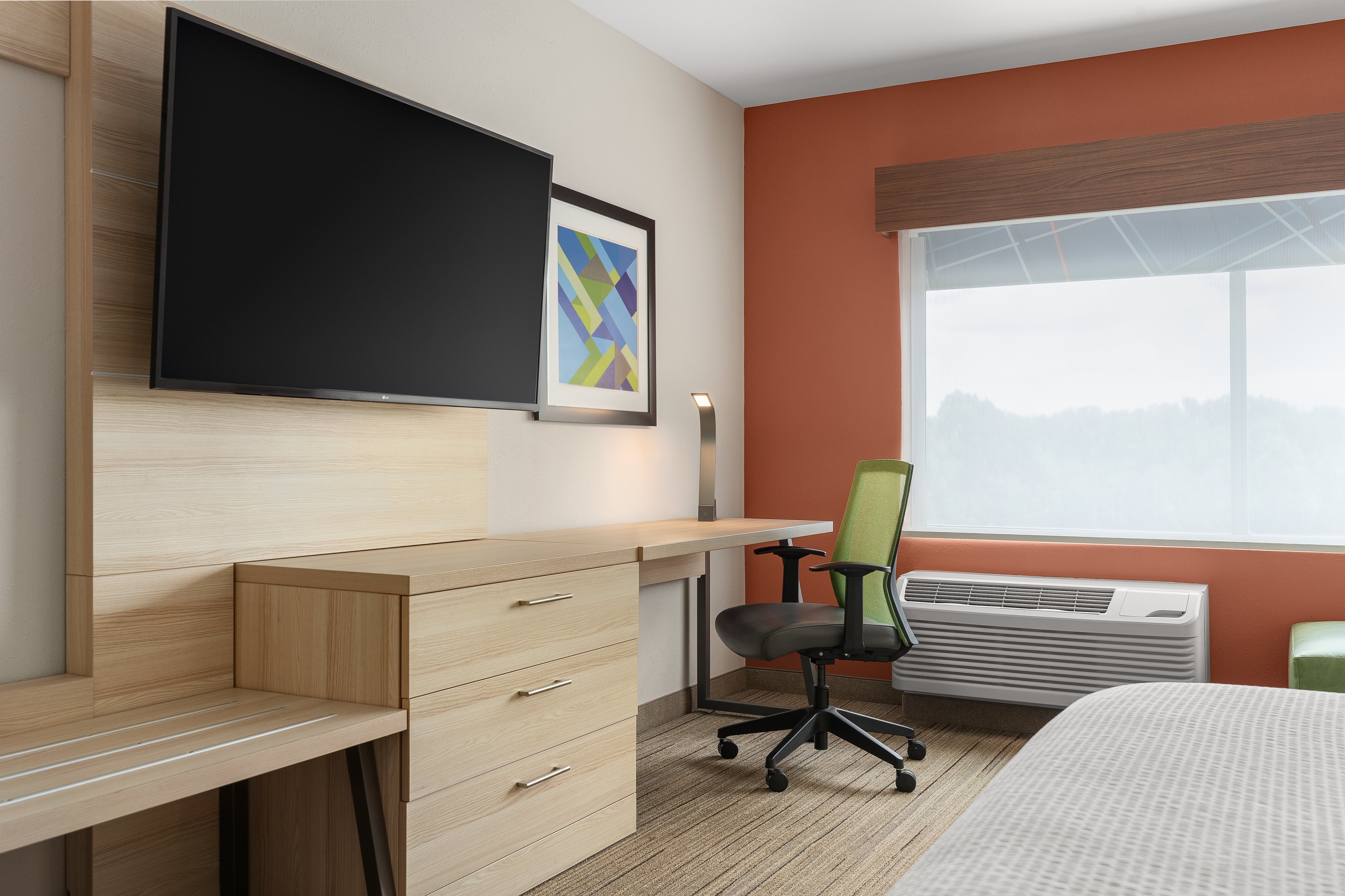 Holiday Inn Express Suites Staunton 70/75