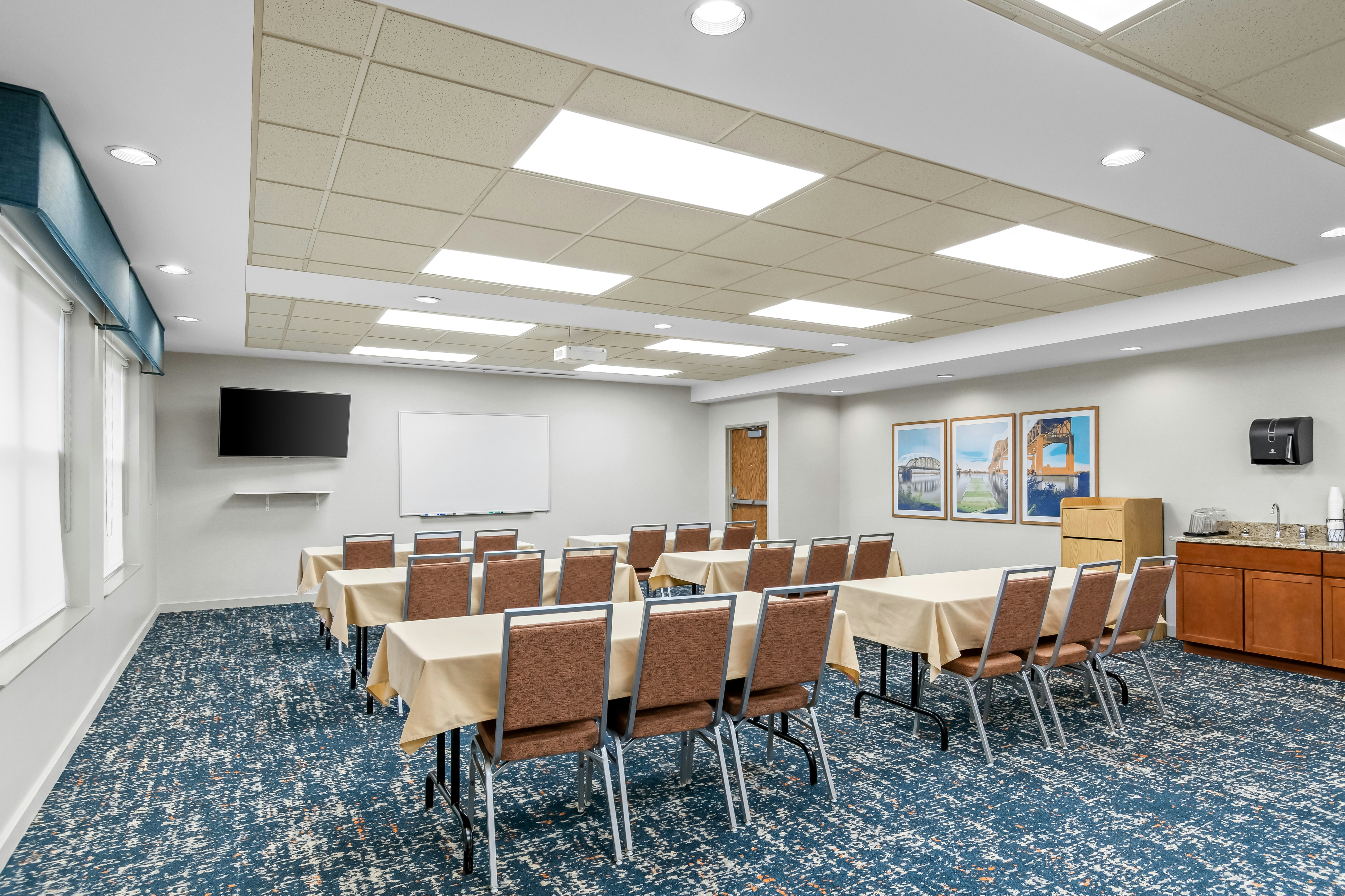 Hampton Inn Duluth Canal Park 66/77