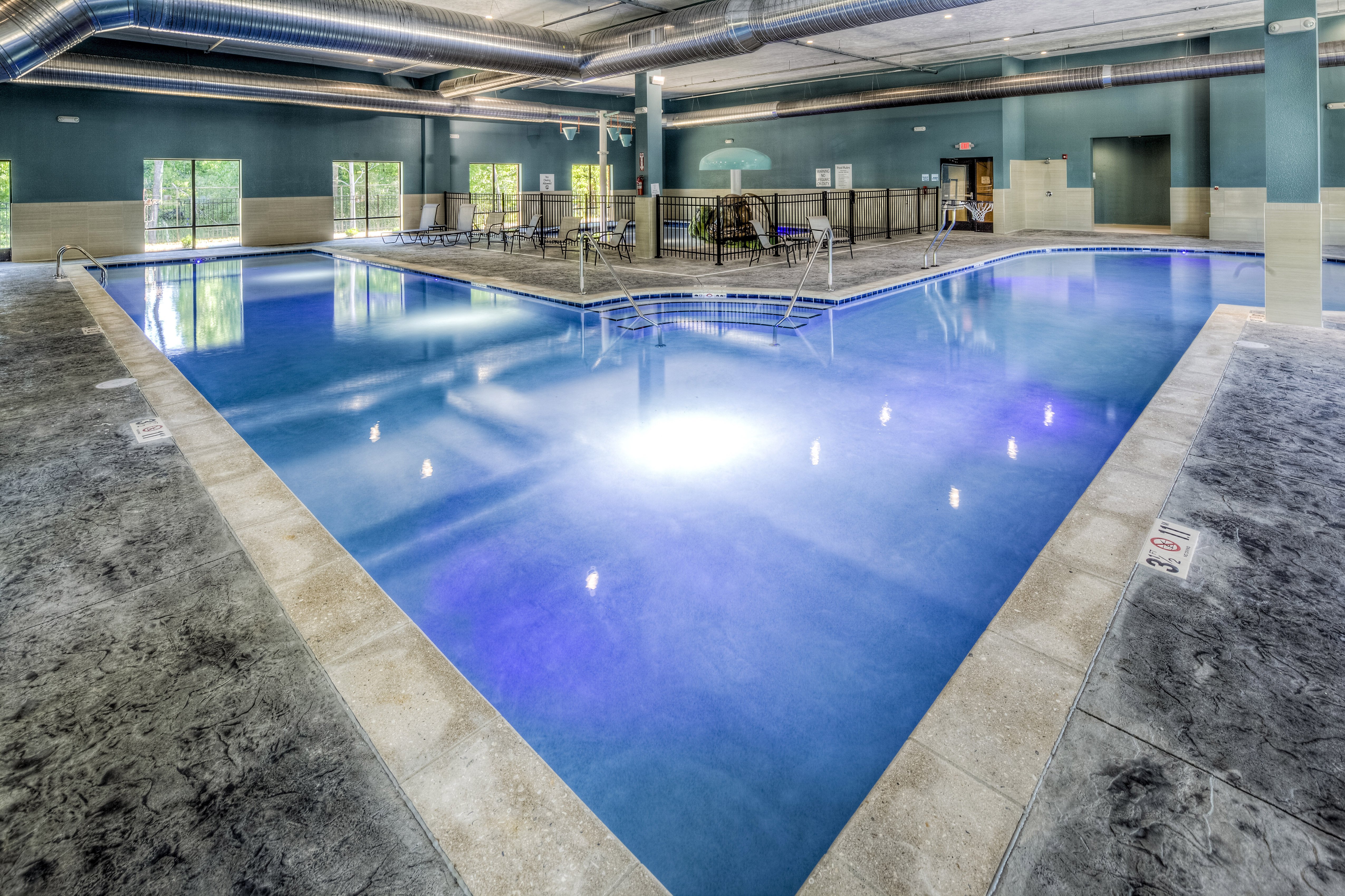 Holiday Inn Express And Suites Cleveland West Westlake 32/54