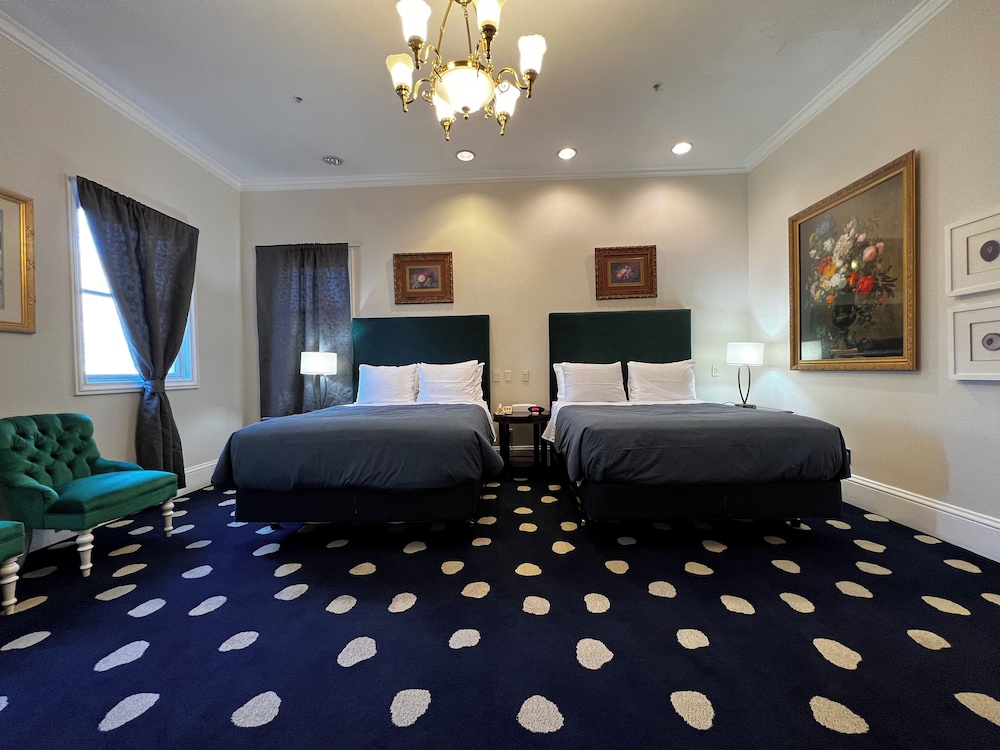 جناح ديلوكس بسريرين كوين، The Sterling Hotel 6/10