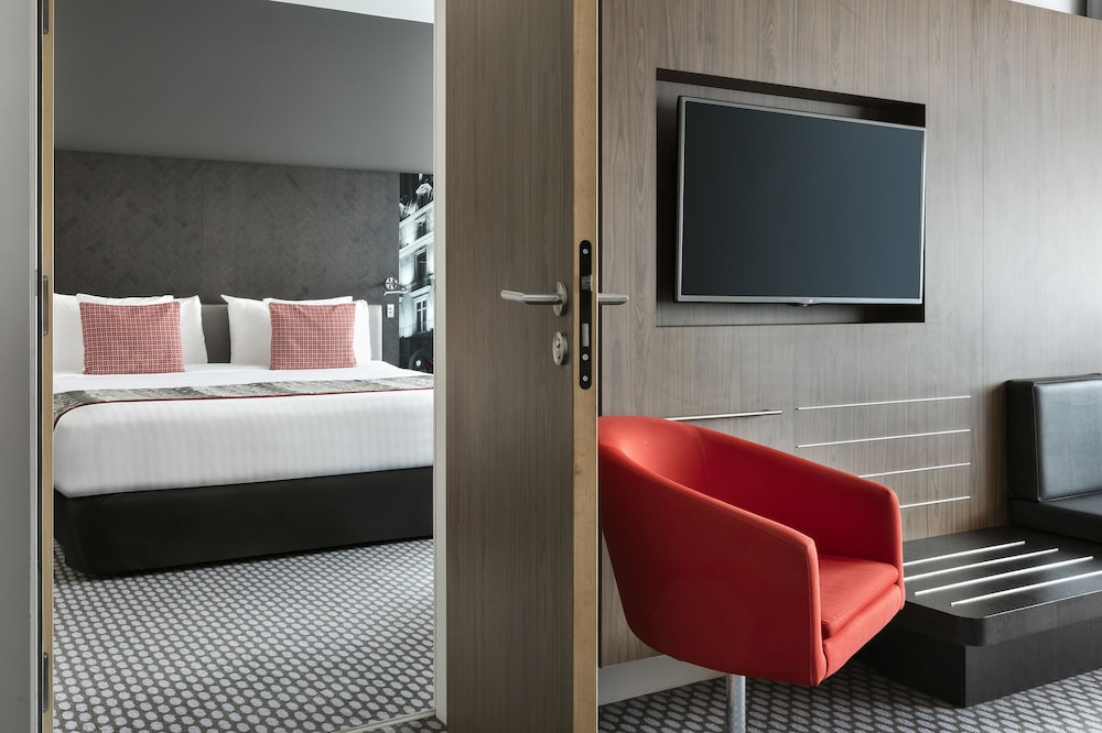 Melia Paris La Defense 8/73