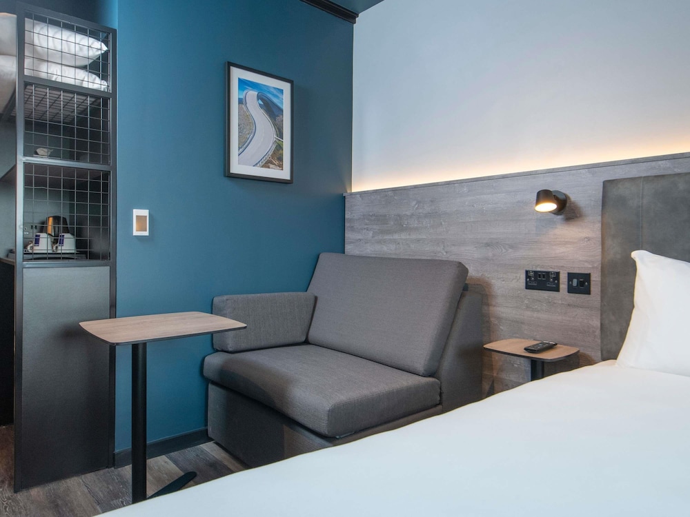 Ibis Styles London Gatwick Airport 44/64