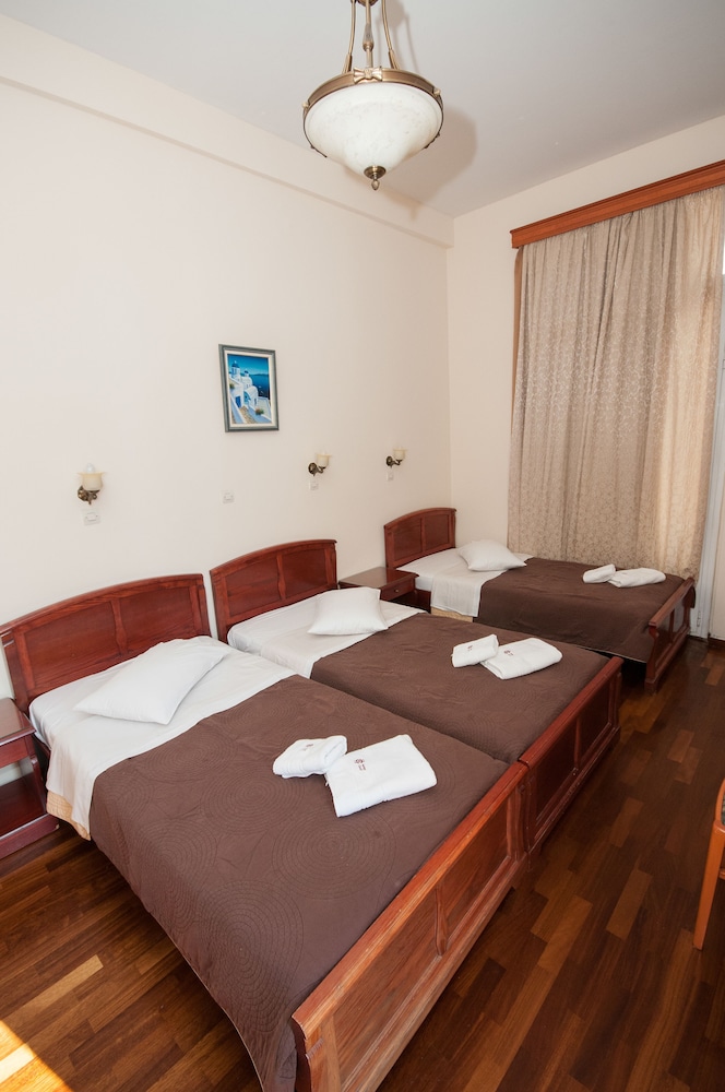 Cecil Hotel 30/70