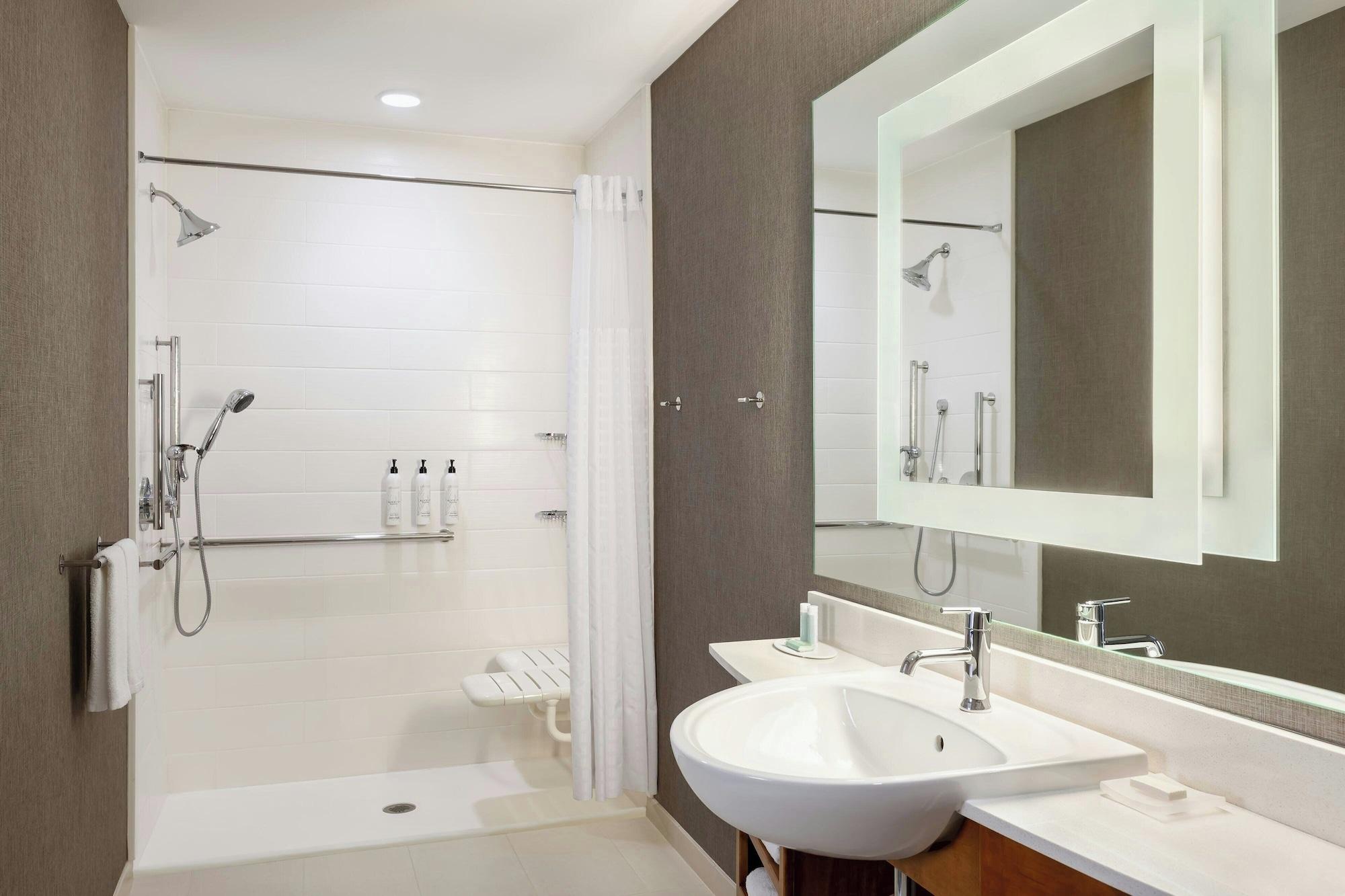 Studio, Multiple Beds, Pool Side, Accessible
