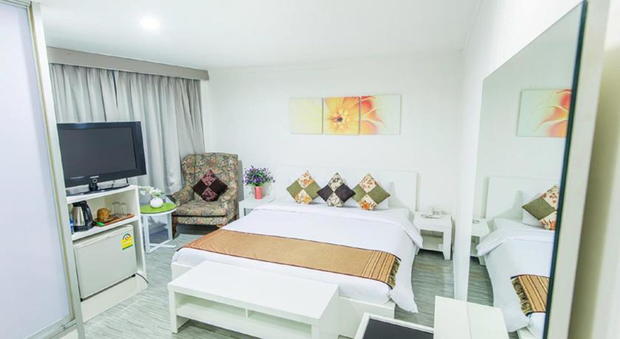 PREMIER, QUEEN BED