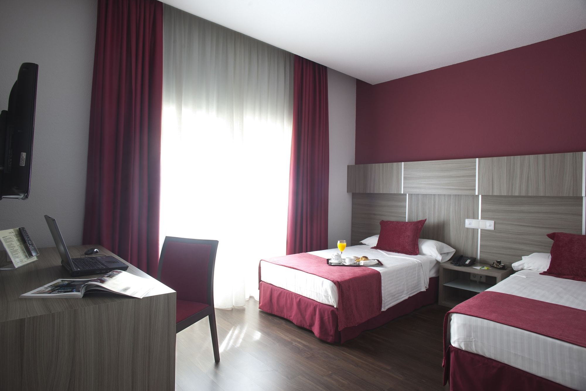 ROOM, DOUBLE BED
