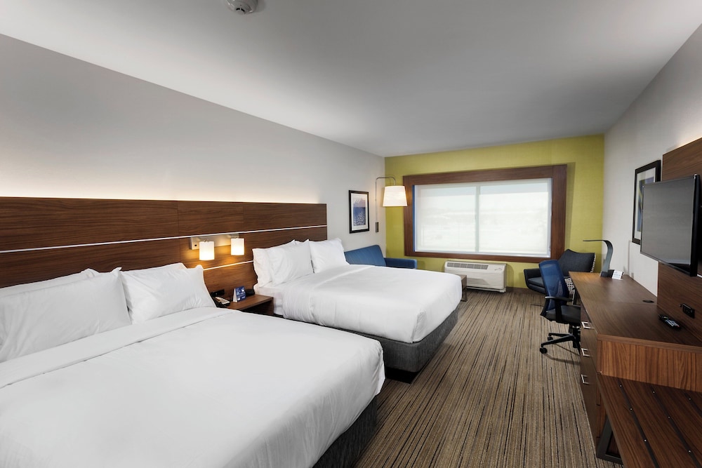 Suite, 2 Queen Beds, Sofa