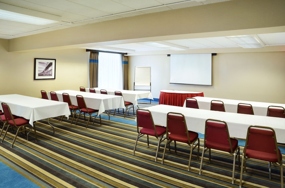 Four Points by Sheraton Point Edward Sarnia 48/62