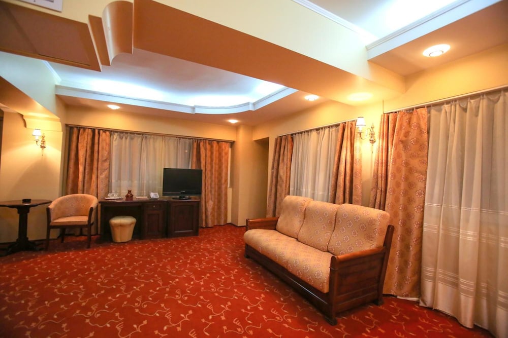 Mara Hotel 44/62