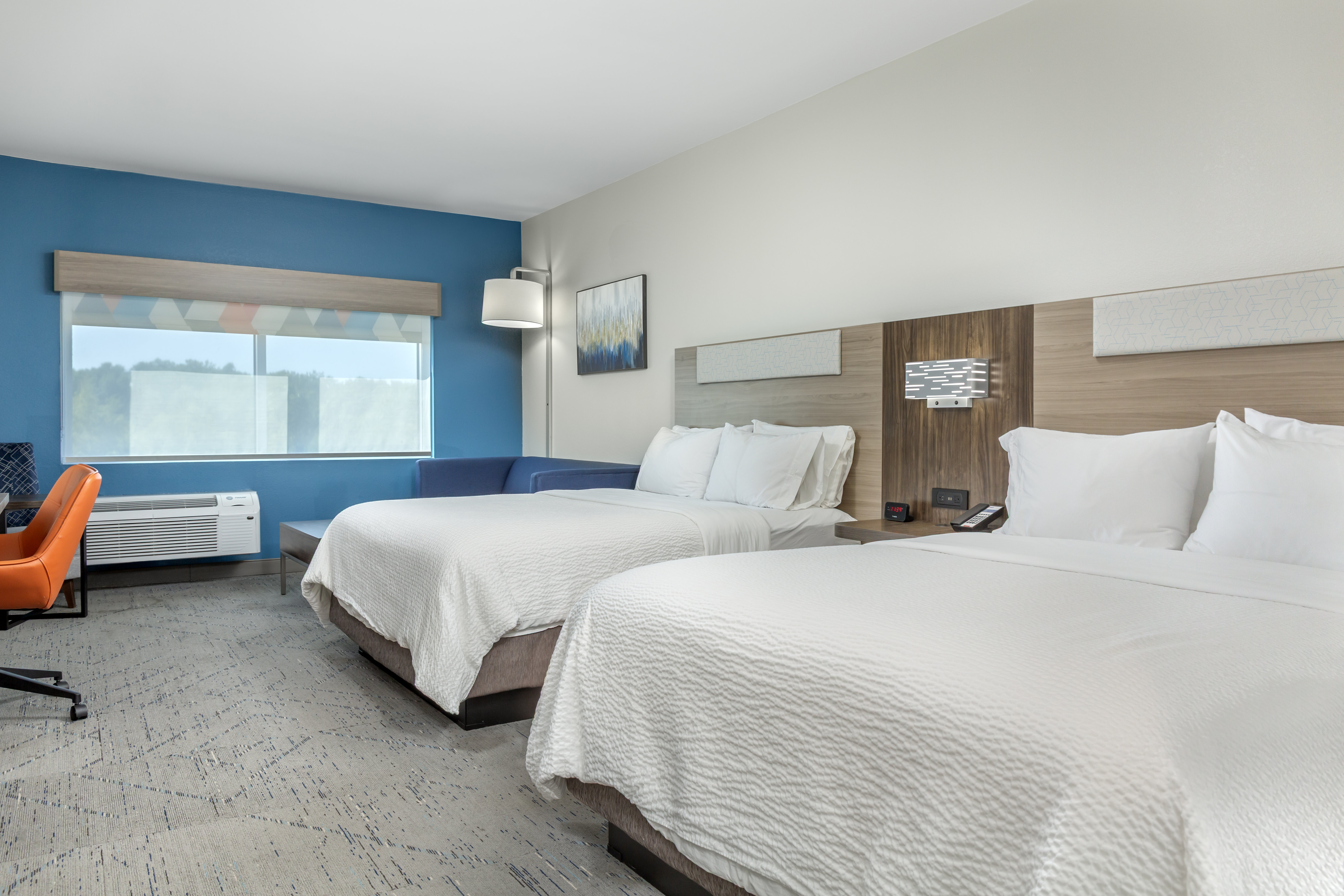 Holiday Inn Express and Suites Dry Ridge 17/63