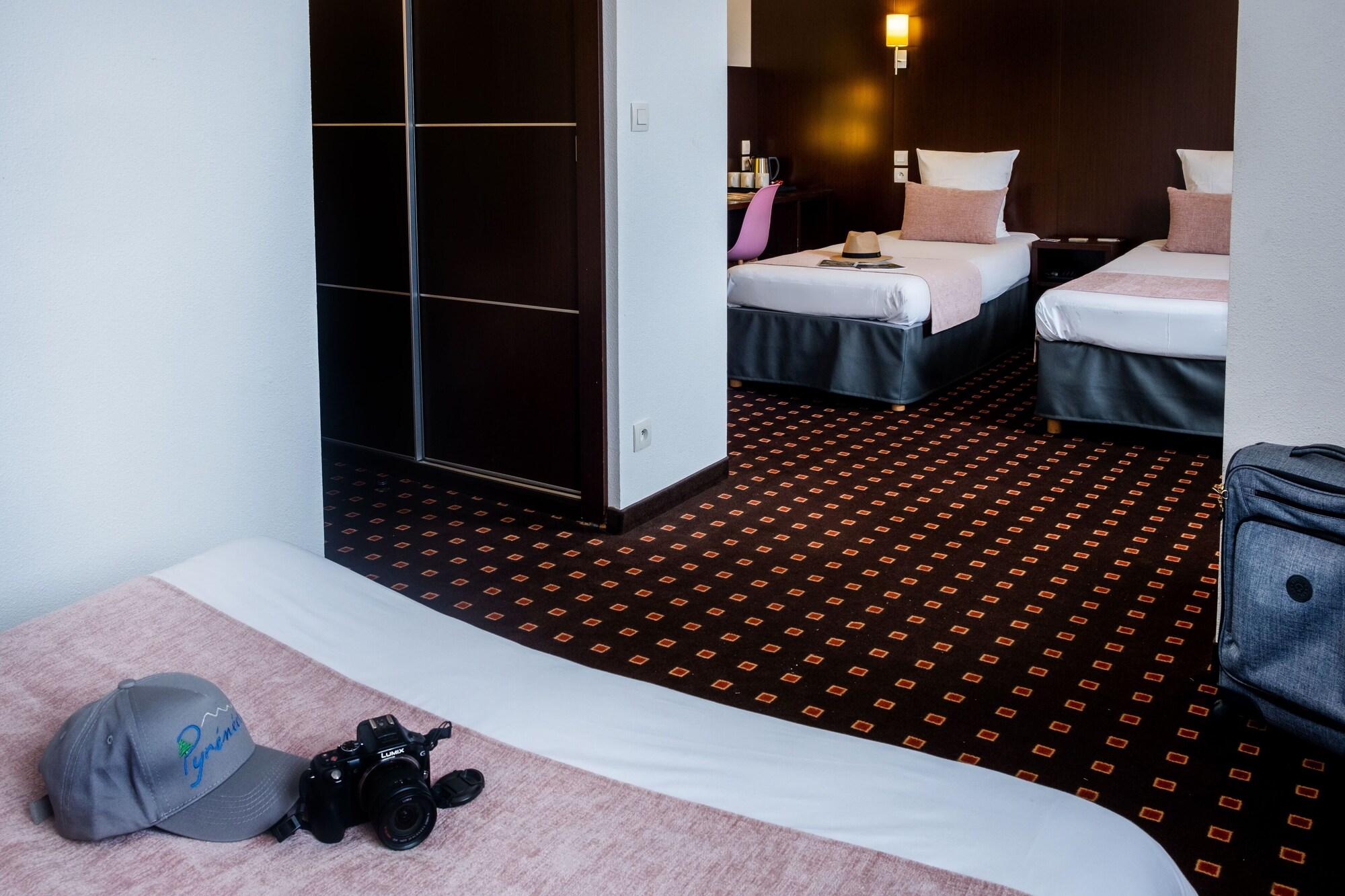 ROOM, QUADRUPLE