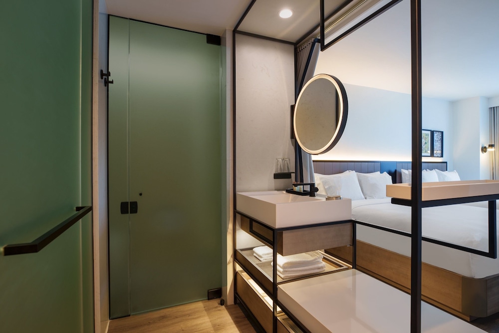 Renaissance New York Flushing Hotel at Tangram 43/44