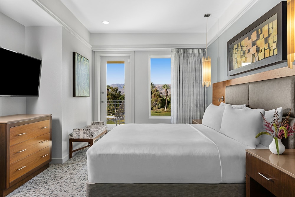 فيلا بسرير كينج بشرفة بغرفة نوم واحدة مع أريكة، Marriotts Desert Springs Villas II 2/4