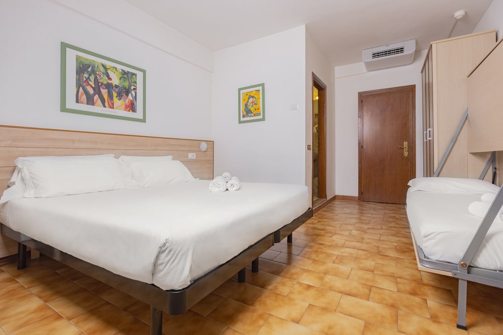 Hotel Catignano 7/50