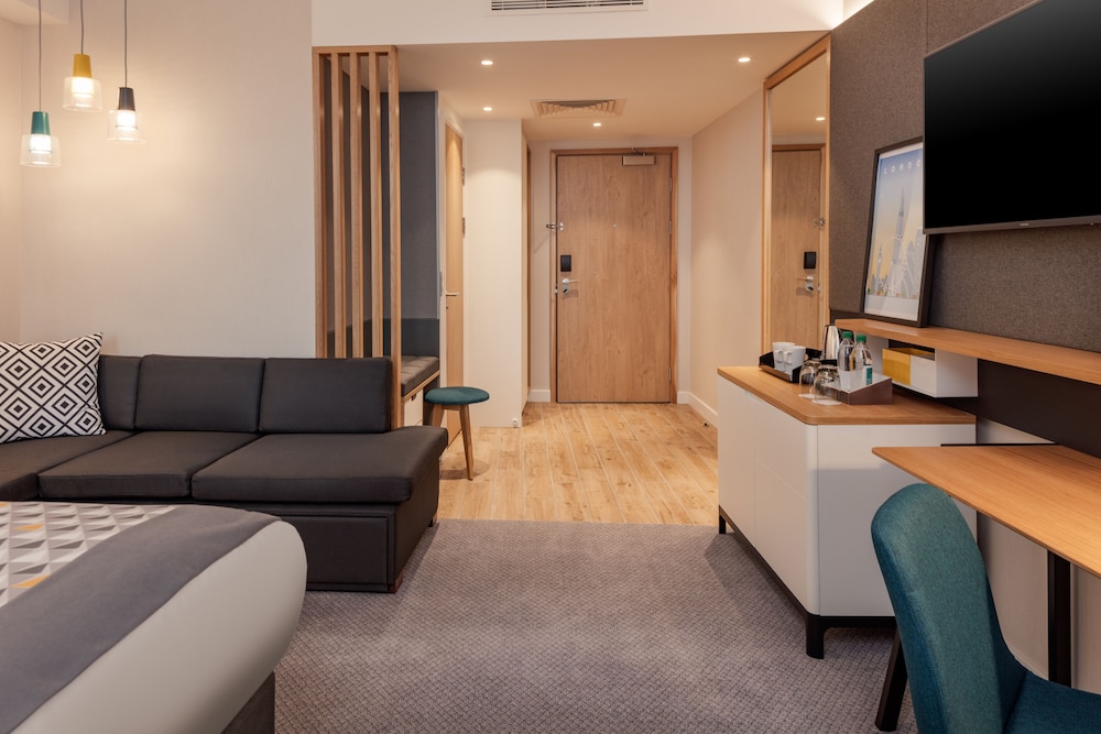 Holiday Inn London - Heathrow Bath Road 50/76