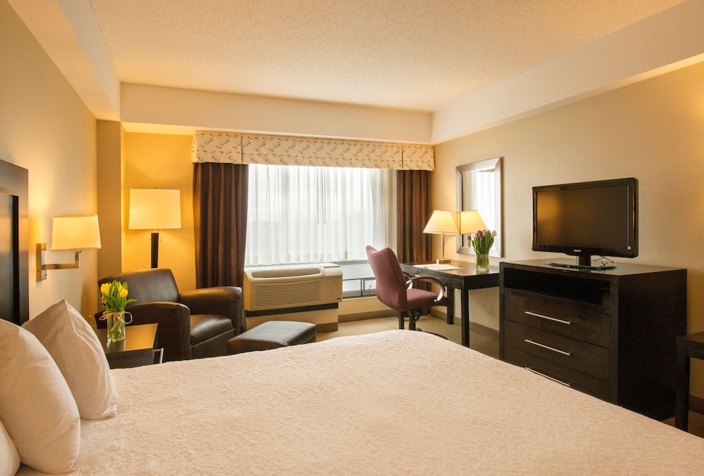 Hampton Inn and Suites Boston-Crosstown Center 8/49