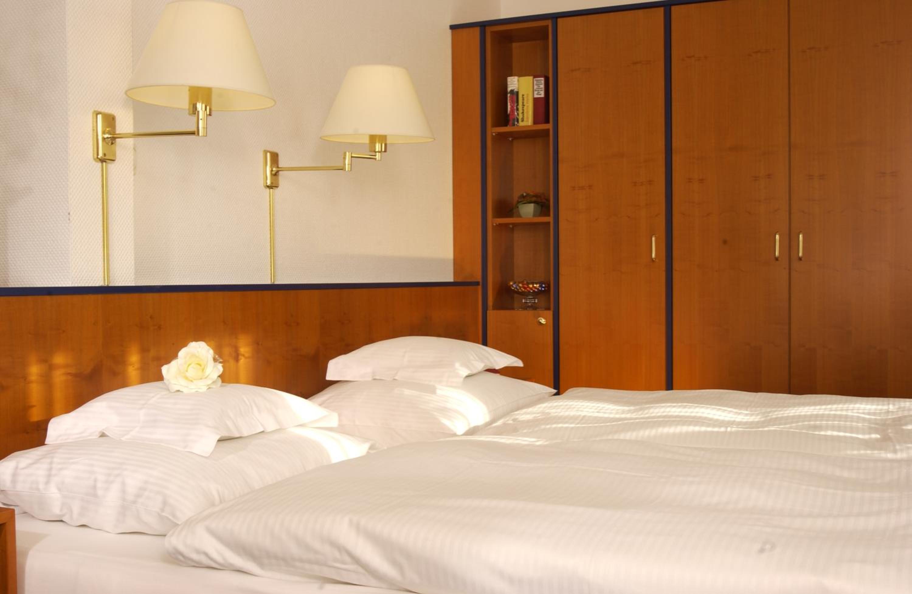 Hotel Spiegel 16/50