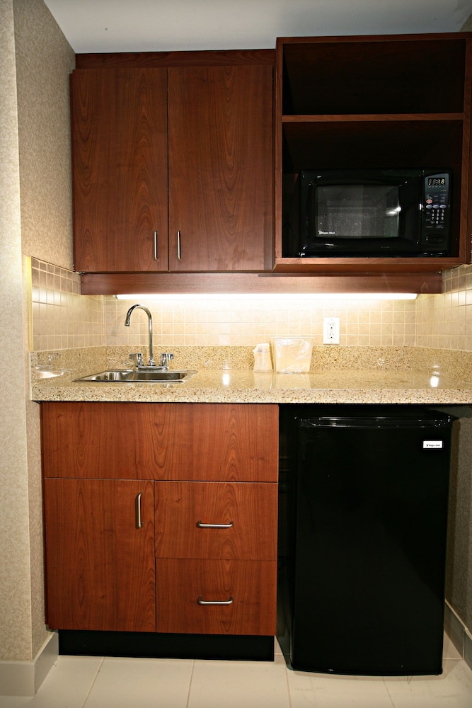 Newmarket Hotel And Suites 6/66