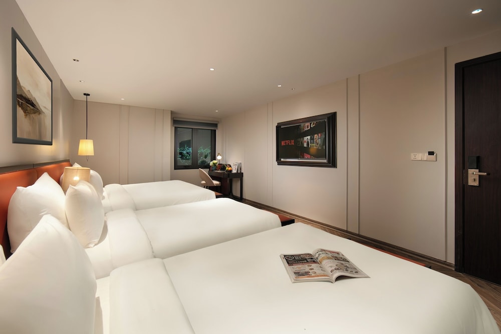 Le Premier Hotel & Rooftop Bar 14/50
