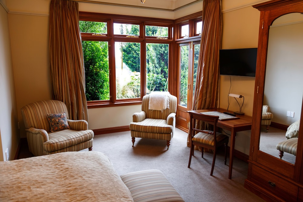 LAKE KARAPIRO LODGE 25/50