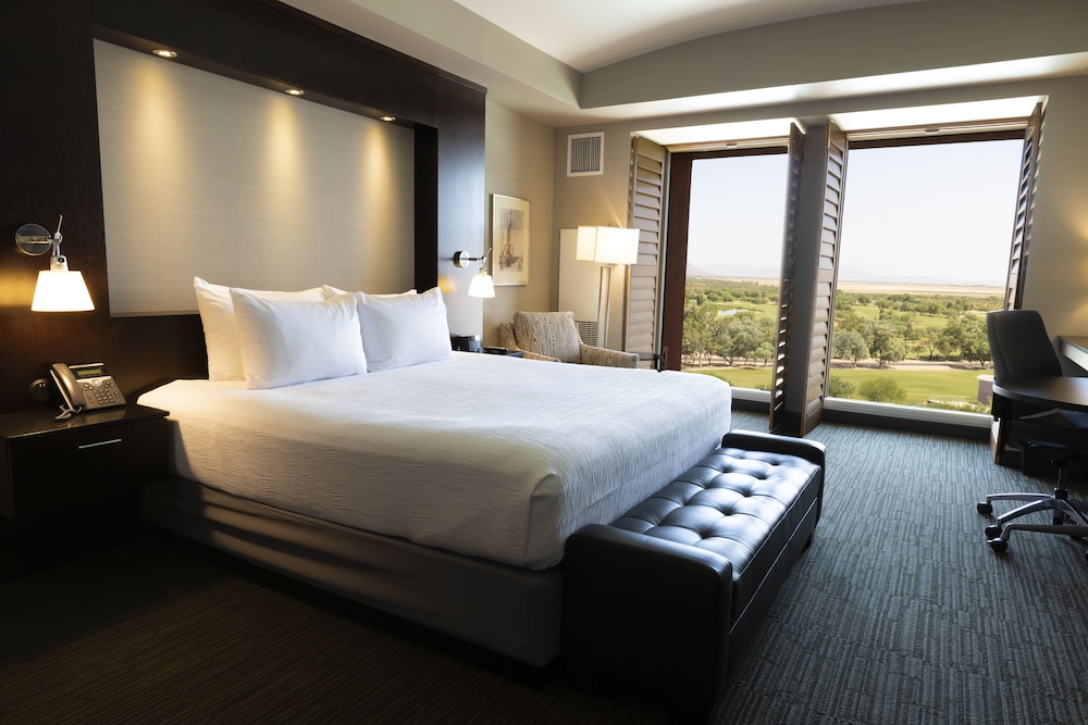 SCENIC, DELUXE, KING BED, MOUNTAIN VIEW