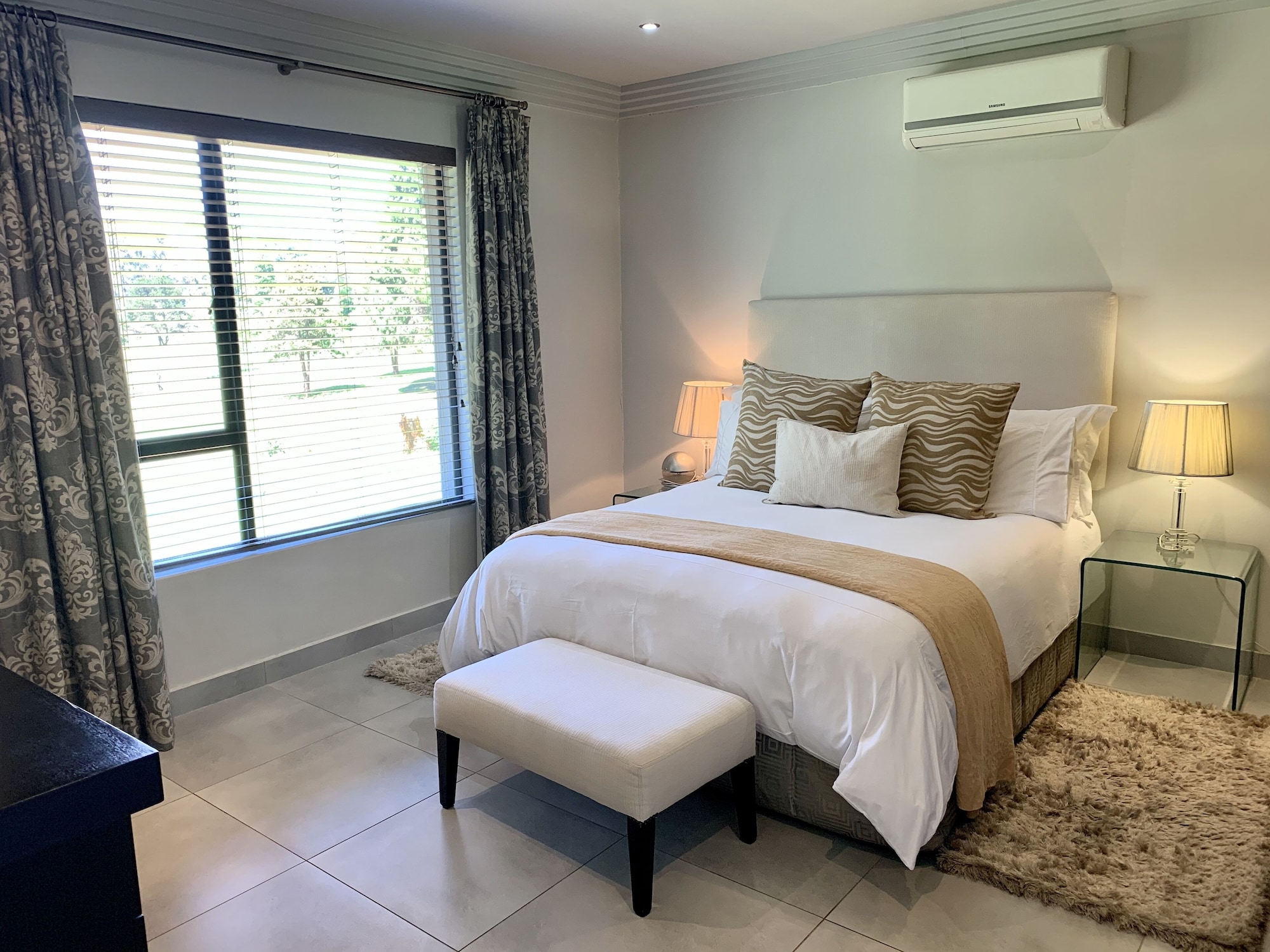 SEMI ROOM, LUXURY