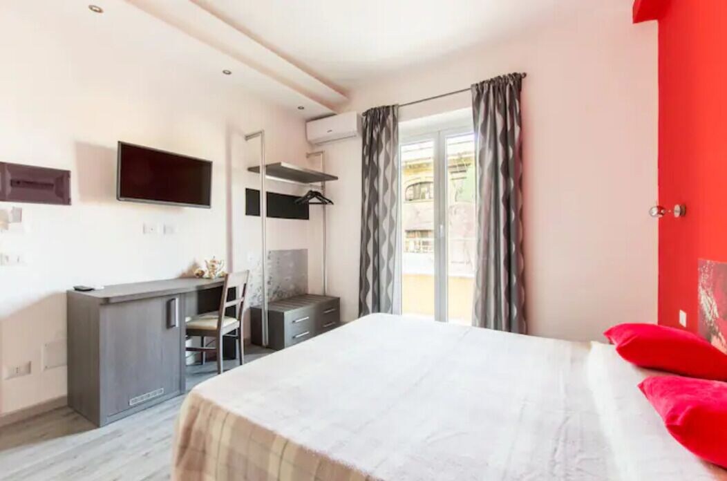 RED, DELUXE, DOUBLE BED